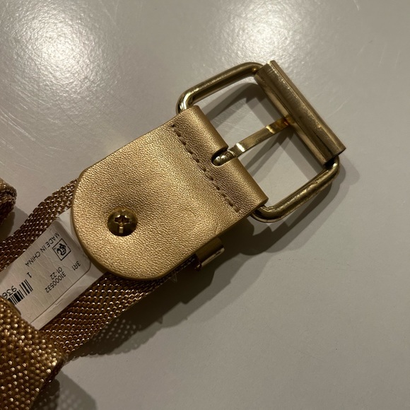 Stylish and Trendy Women's Size Medium Gold Belt - Fashion Accessories - Picture 6 of 11